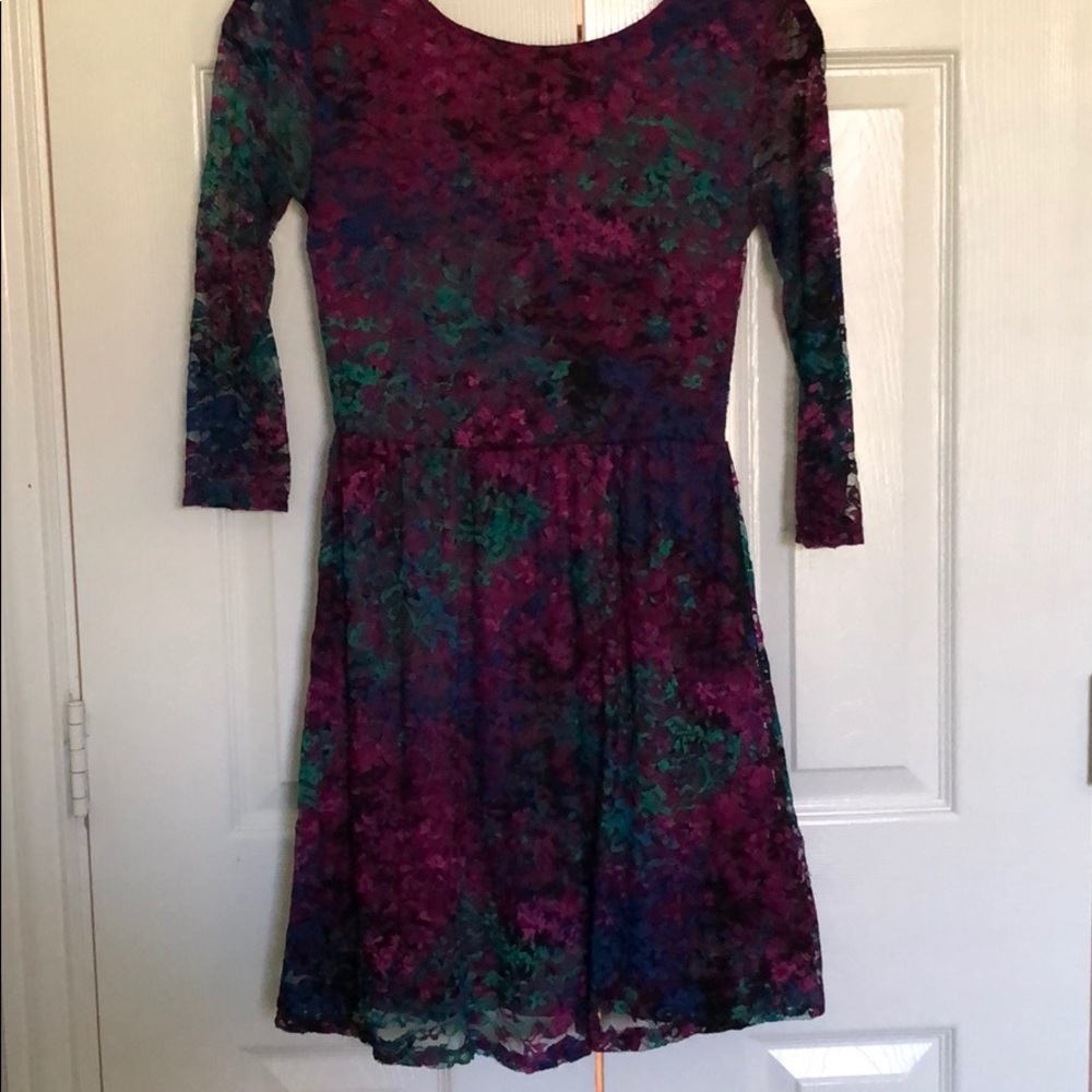 Mini dress with lace sleeves
